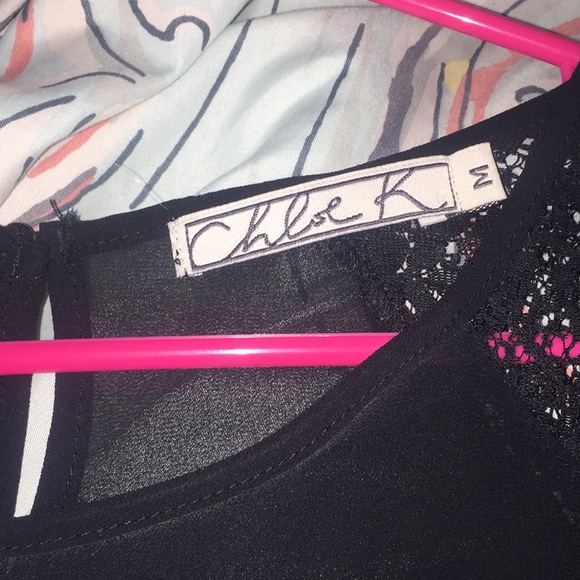 SUPER cute Chloe K top - Picture 2 of 2